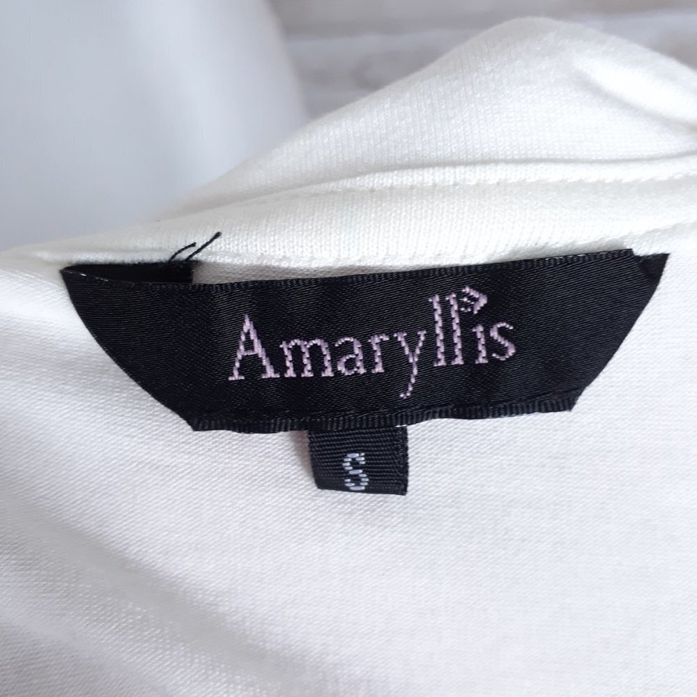 Amaryllis Womens Top S VNeck Short Sleeved Off White NWOT 289A - Picture 3 of 5